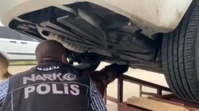 Bolu'da Uyuşturucu Operasyonu: 3 Şüpheli Yakalandı, Metamfetamin ve Kokain Ele Geçirildi