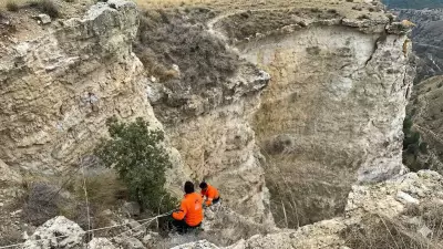 Burdur'da 25 Metrelik Uçurumdan Köpek Kurtarıldı: Avcıların Zorlu Operasyonu