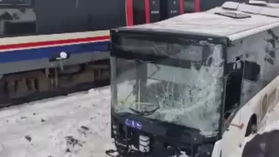 Diyarbakır'da Hemzemin Geçitte Kaza: Belediye Otobüsü Trenle Çarpıştı