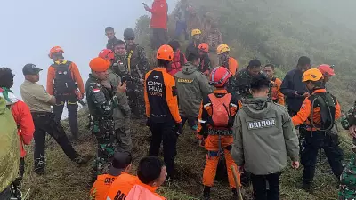 Endonezya'da ATR 42-500 Tipi Uçak Dağa Çakıldı: 10 Kişi Kayıp