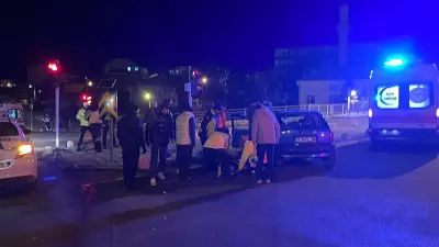 Karaman'da İki Araç Kavşakta Çarpıştı: 3 Kişi Yaralandı