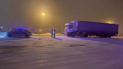 Kars-Ardahan Yolu Tır Trafiğine Kapandı: Sakaltutan Geçidi'nde Tipi