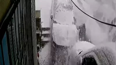 Kağıthane'de Kar Faciası: Kayıp Araç 5 Araca Çarptı, Çocuk Son Anda Kurtuldu