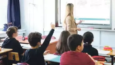Öğretmenlikte Kariyer Basamakları İçin 12 Yıl Şartı Getirildi
