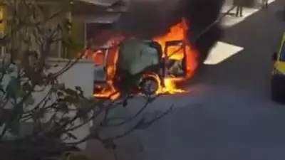 İstanbul Beyoğlu'nda Seyir Halindeki Araç Alev Alev Yandı