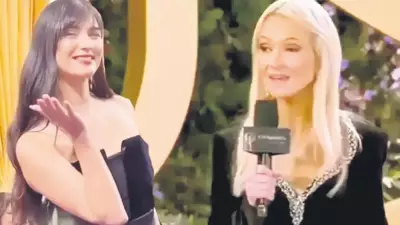 Tuba Büyüküstün Joy Awards'ta Sunucuya Türkçe Öğretti!