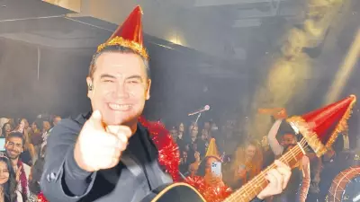 Yıldızlar 2026'ya Sahnede 'Merhaba' Dedi: Tatlıses, Ortaç, Duru ve Göçer'den Unutulmaz Geceler