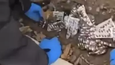 İzmir'de Toprağa Gömülü 9 Bin 132 Uyuşturucu Hap Ele Geçirildi