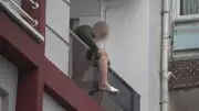 Samsun'da Balkon Krizi: 62 Yaşındaki Şahıs Özel Harekatla Etkisiz Hale Getirildi