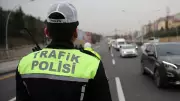 İstanbul'da Yılbaşı ve Yürüyüş Nedeniyle Trafik Kapanacak: Alternatif Güzergahlar Açıklandı