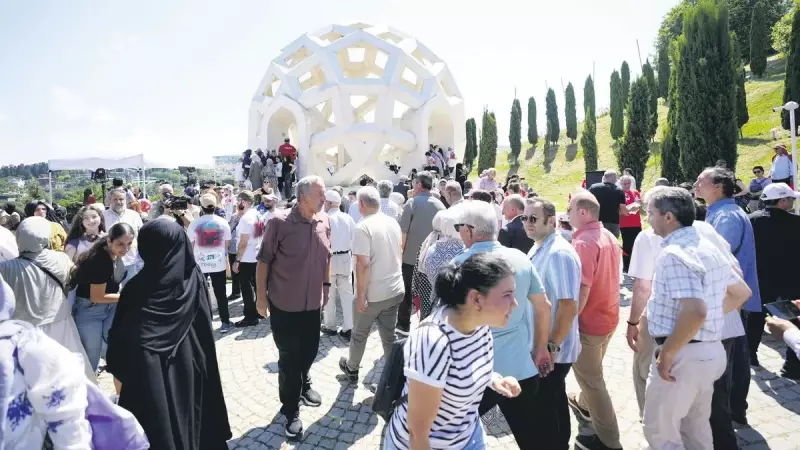 15 Temmuz'da Demokrasi ve Milli Birlik Mesajları: Ünlülerden Duygu Yüklü Paylaşımlar