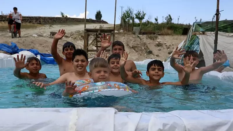 16 Yıllık Öğretmen Köy Çocuklarının Yaz Neşesi Oldu: Dev Havuz Yaptırdı!