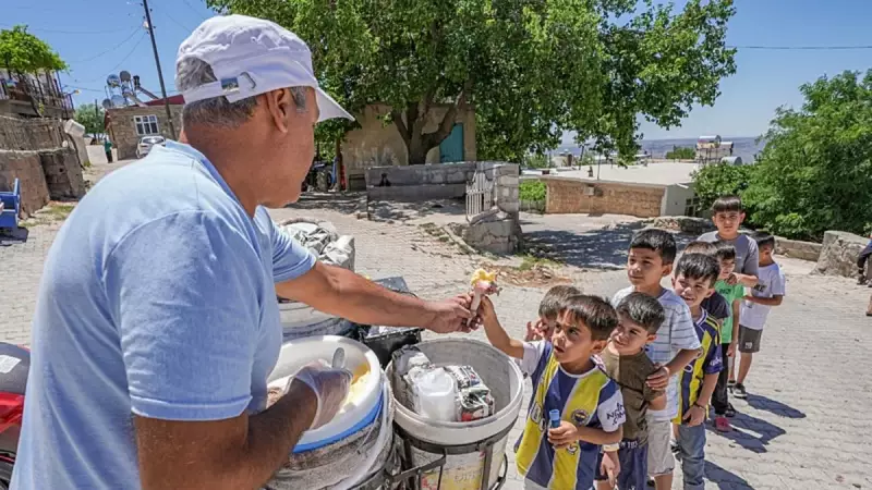 34 Yıldır Çocukların Yüzünü Güldüren Dondurmacı: Para Pul Değil, Mutluluk Dağıtıyor!