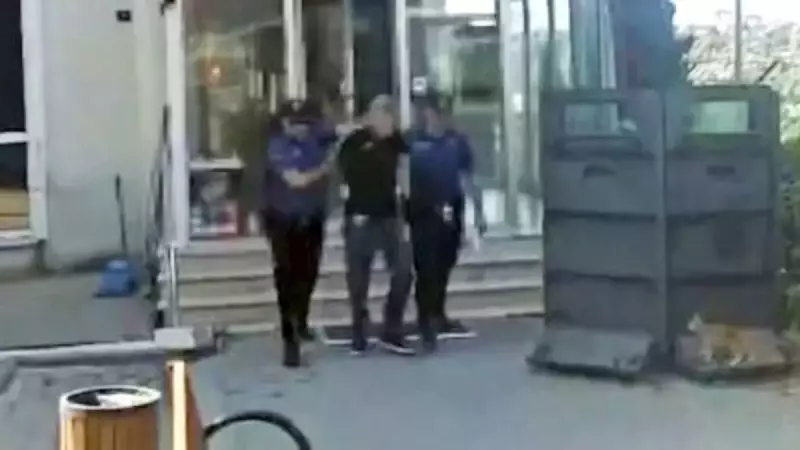 66 Yaşındaki Adam, Eşini Bıçaklayarak Katil Oldu: İzmir'de Kan Donduran Olay!