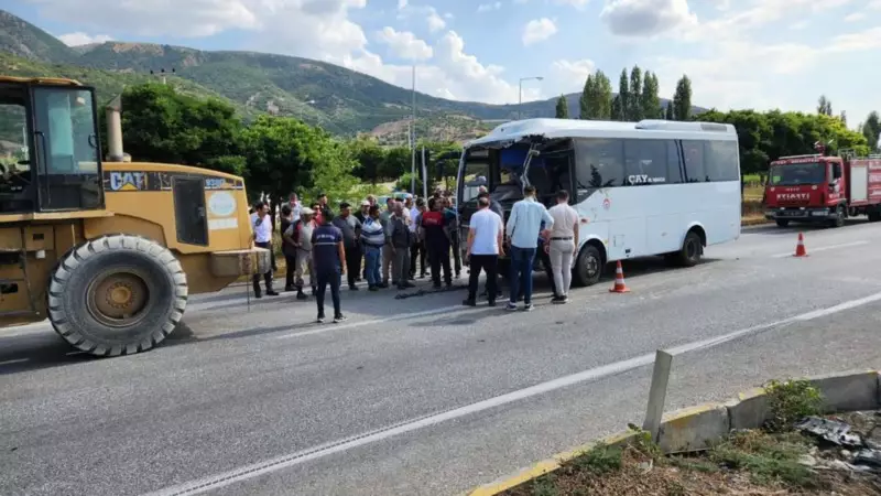 Afyonkarahisar'da Midibüs ile TIR Çarpıştı: 7 Kişi Yaralandı!