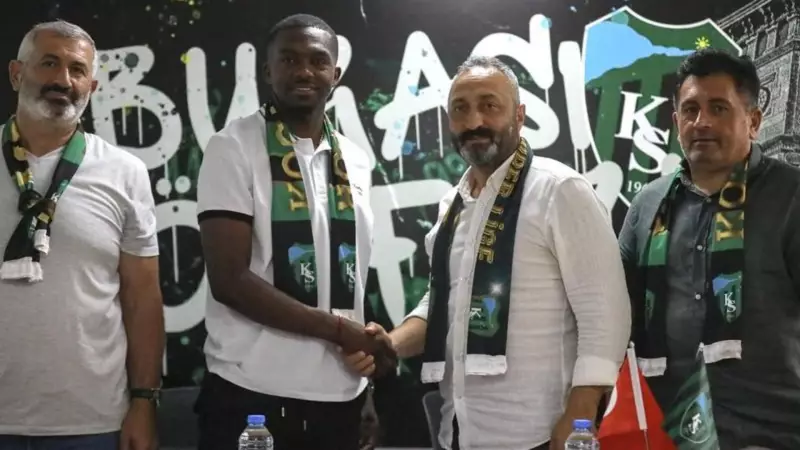 Anfernee Dijksteel Artık Kocaelispor'da! İşte Detaylar ve Taraftar Yorumları