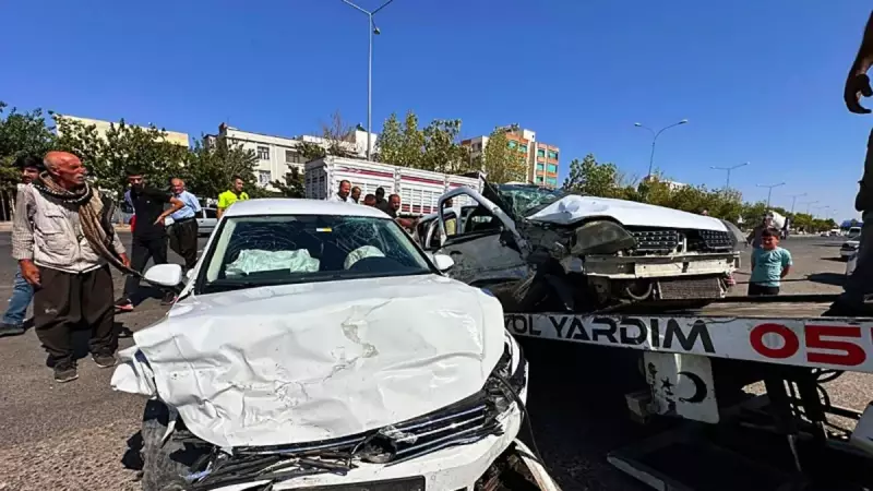 Şanlıurfa'da Korkunç Kaza: 1 Can Kaybı, 4 Yaralı - İki Araç Kafa Kafaya Çarpıştı!
