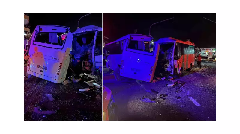 Antalya'da Midibüs Karmaşası: 3 Araç Birbirine Girdi, 6 Kişi Yaralandı!