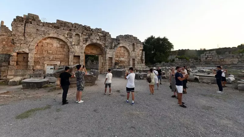 Antalya'da Turizm Patlaması: Tüm Zamanların Rekoru Kırıldı! Bakan Ersoy'dan Flaş Açıklamalar