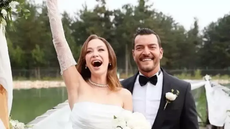 Çağrı Sensoy ve Buse Arslan Çifti, Kızları Yaz ile Deniz Keyfi Yaptı! İşte O Anlar