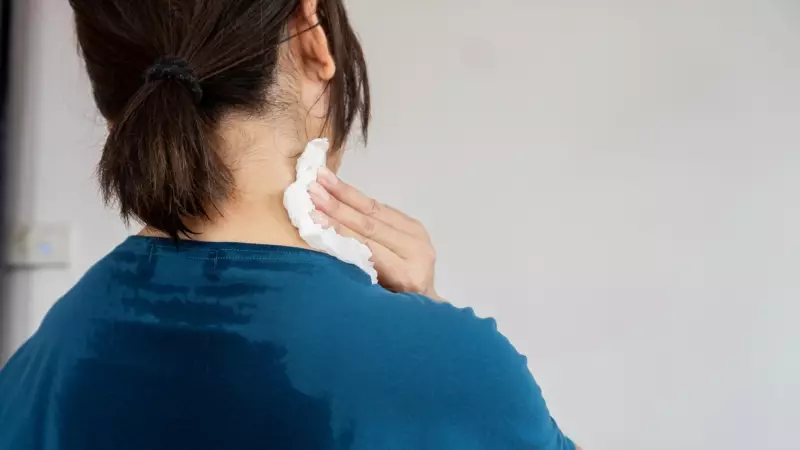 Aşırı Terleme Sadece Sıcaktan Kaynaklanmıyor! İşte Şaşırtıcı Nedenler ve Pratik Çözümler