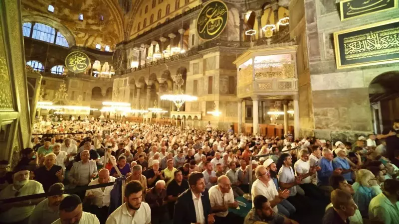 Ayasofya'da 5. Yıl Coşkusu: Sabah Namazında Binlerce Kişi Bir Arada!