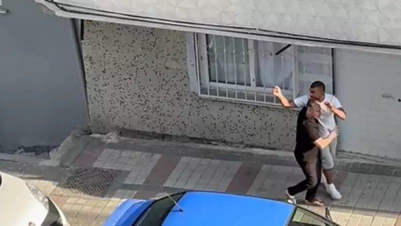 Bağcılar'da Trafik Kavgası Sopalı Kavgaya Dönüştü: Bir Kişi Yaralandı!