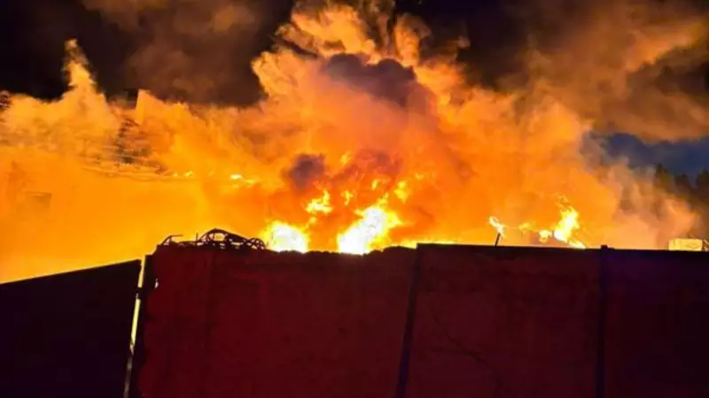 Balıkesir'de Hurdalık Faciası: Alevlerle Boğuşan İtfaiye Ekipleri Sonunda Yangını Kontrol Altına Aldı!