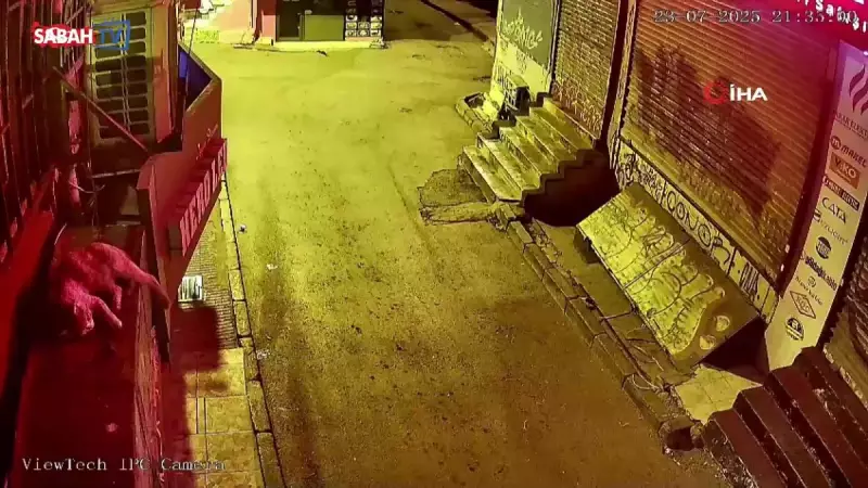 Beyoğlu'nda Gürültüyle Sarsılan Gece: Patlama Anı Kamerada!