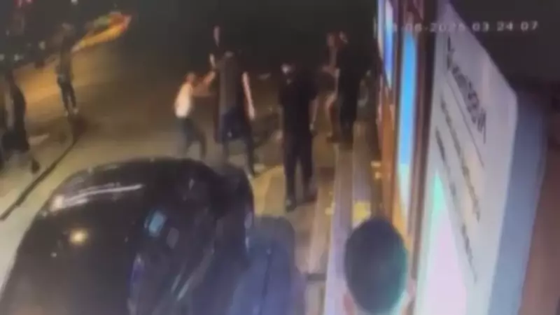 Beyoğlu'nda Trajedi: 17 Yaşındaki Umut, Laf Atma Tartışmasında Bıçaklandı!