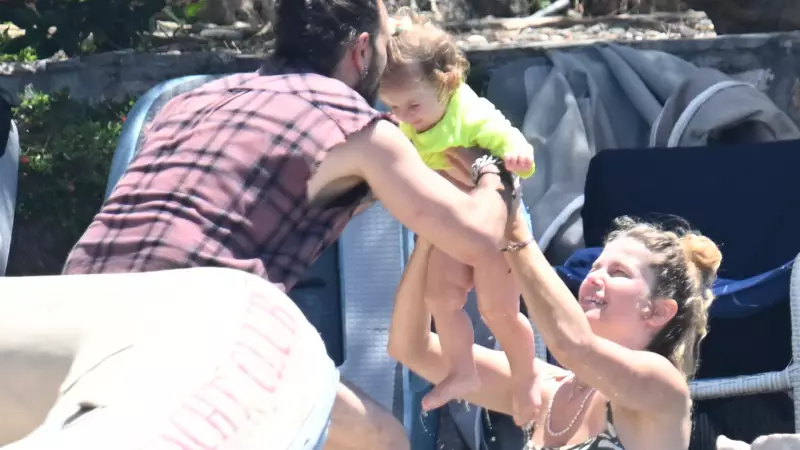 Burcu Biricik ve Ailesi Marmaris'te Tatilin Keyfini Çıkarıyor!