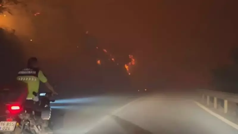 Bursa'da Korku Dolu Anlar: Apartman Yangınında Mucizevi Kaçış Kamerada!