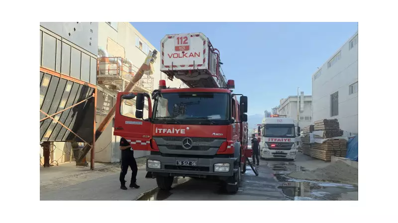 Bursa'da Mobilya Fabrikasında Çıkan Yangın: Maddi Zarar Büyük!