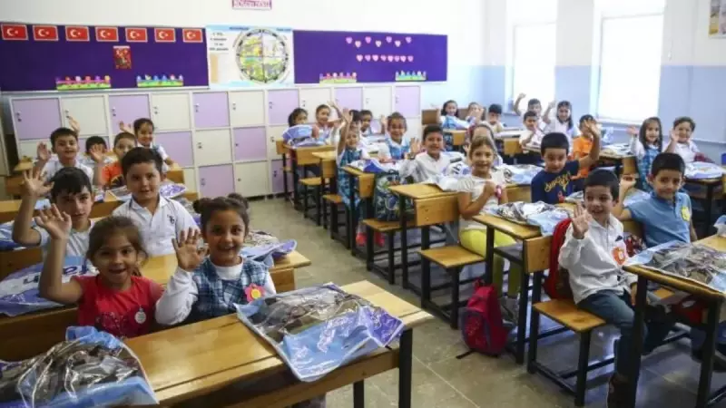 CHP'li Gazeteci Deniz Zeyrek'ten Skandal İddia: Ders Kitapları Üzerinden 3 Milyar TL'lik Algı Operasyonu!