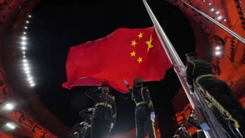 Çin Bayrağının Sırları: Kırmızı Zemin Üzerindeki Sarı Yıldızların Anlamı Ne?