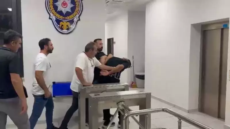 Cuma Namazı Çıkışında Silahlı Saldırı: 4 Kişi Yaralandı - Şok Edici Detaylar!