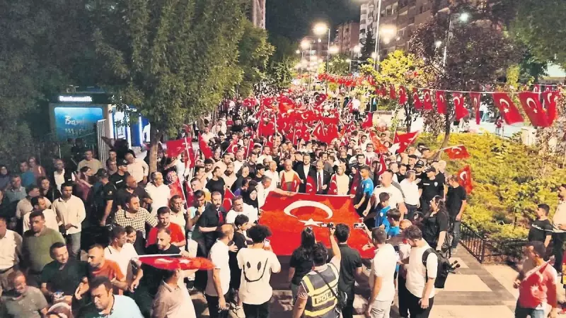 Demokrasi Bayramı'nda Coşku ve Dayanışma: Türkiye'nin Yeni Dönemi Kutlandı!