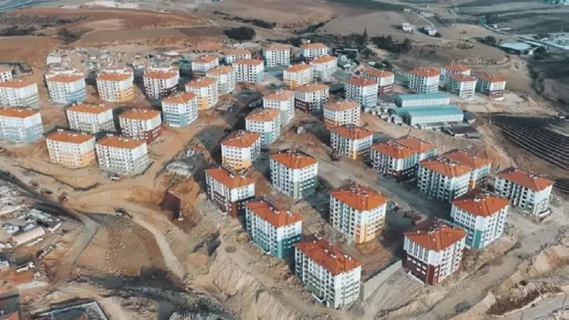 Deprem Konutları Hızla Yükseliyor: Yeni Yaşamlar İçin Temeller Atılıyor
