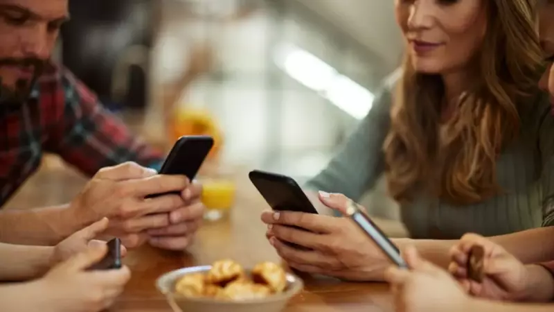 Dijital Çağda Aile Bağları: Bir Mesaj Yılların Güvenini Nasıl Yok Eder?