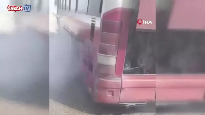 Durakta Yolcu Bekleyen Otobüste Aniden Alevler Yükseldi: Korku Dolu Anlar Kamerada!