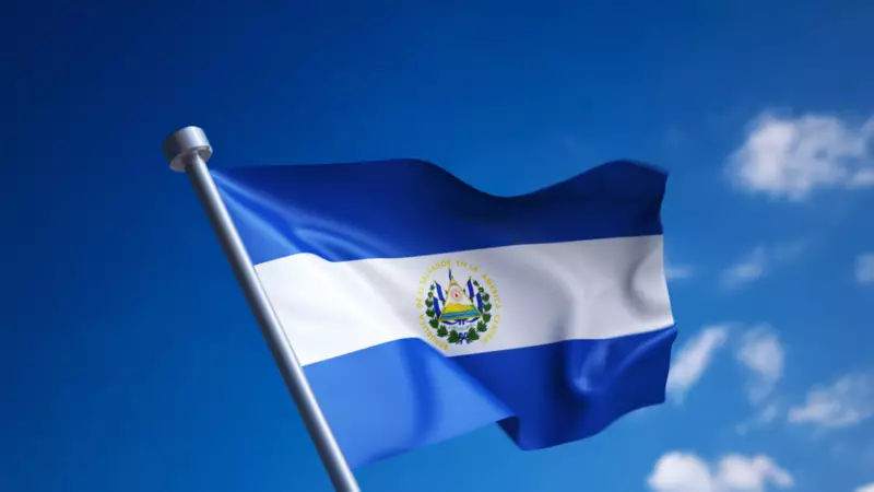 El Salvador Bayrağı: Renklerin ve Sembollerin Şifresi! İşte Anlamı ve Tarihçesi