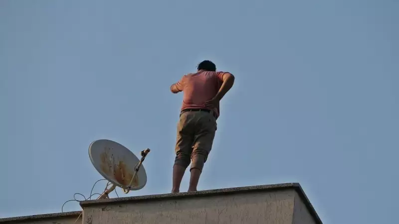 Eşine Sinirlenen Adam, Çatıda 25 Saat Direndi! İnanılmaz Görüntüler