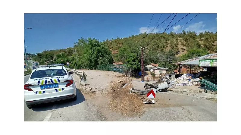 Fabrika Bahçesinde Feci Kaza: Araç Takla Attı, 2 Yaralı!