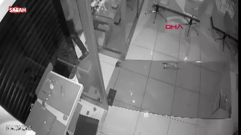 Fatih'te Gözü Dönmüş Soyguncular: 600 Bin Dolarlık Kuyumcu Talanı Kamerada!