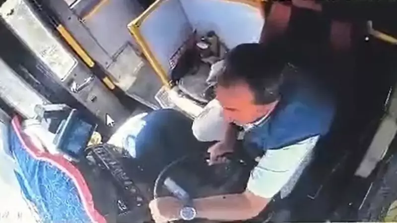 Gaziantep'te Otobüs Şoförü Kalp Krizi Geçirdi! Cesur Yolcu Direksiyona Geçerek Felaketi Önledi