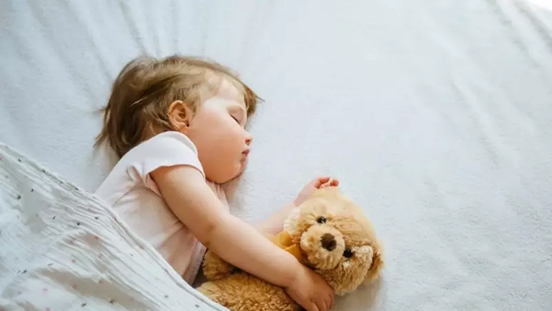 Gece Uykusunda Bebek Bezi Değiştirmek: Doğru mu, Yanlış mı? İşte Uzman Görüşleri!