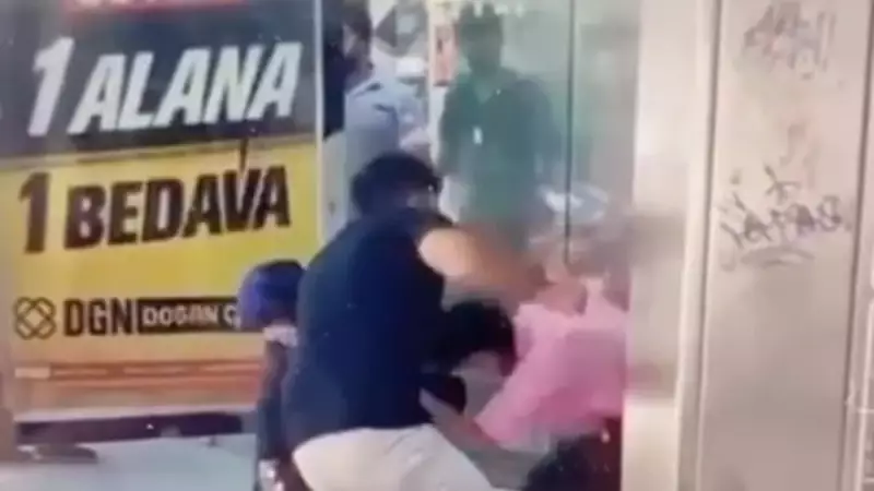 Genç Kıza Otobüs Durağında Dehşet Saçan Tornavidalı Saldırı!