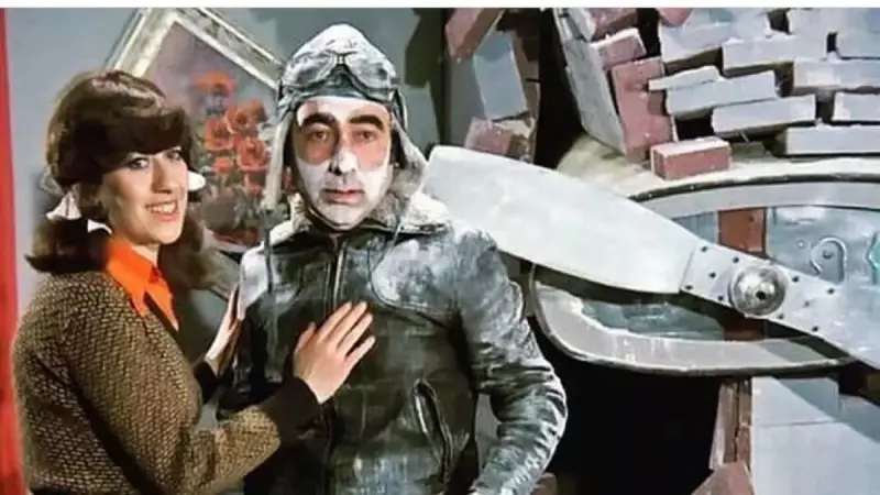 Gülen Gözler Filmi: Oyuncuları, Konusu ve Çekim Mekanları Hakkında Bilinmeyenler