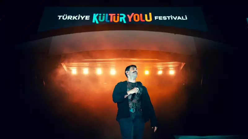 Gökhan Türkmen'den Duygu Yüklü Bir Gece: Hayranlarıyla Unutulmaz Anlar Yaşadı!