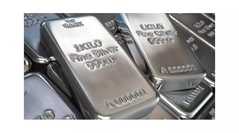 Güvenli Limanlar Gözde: Gümüş ve Platin Fiyatları Tırmanışta!